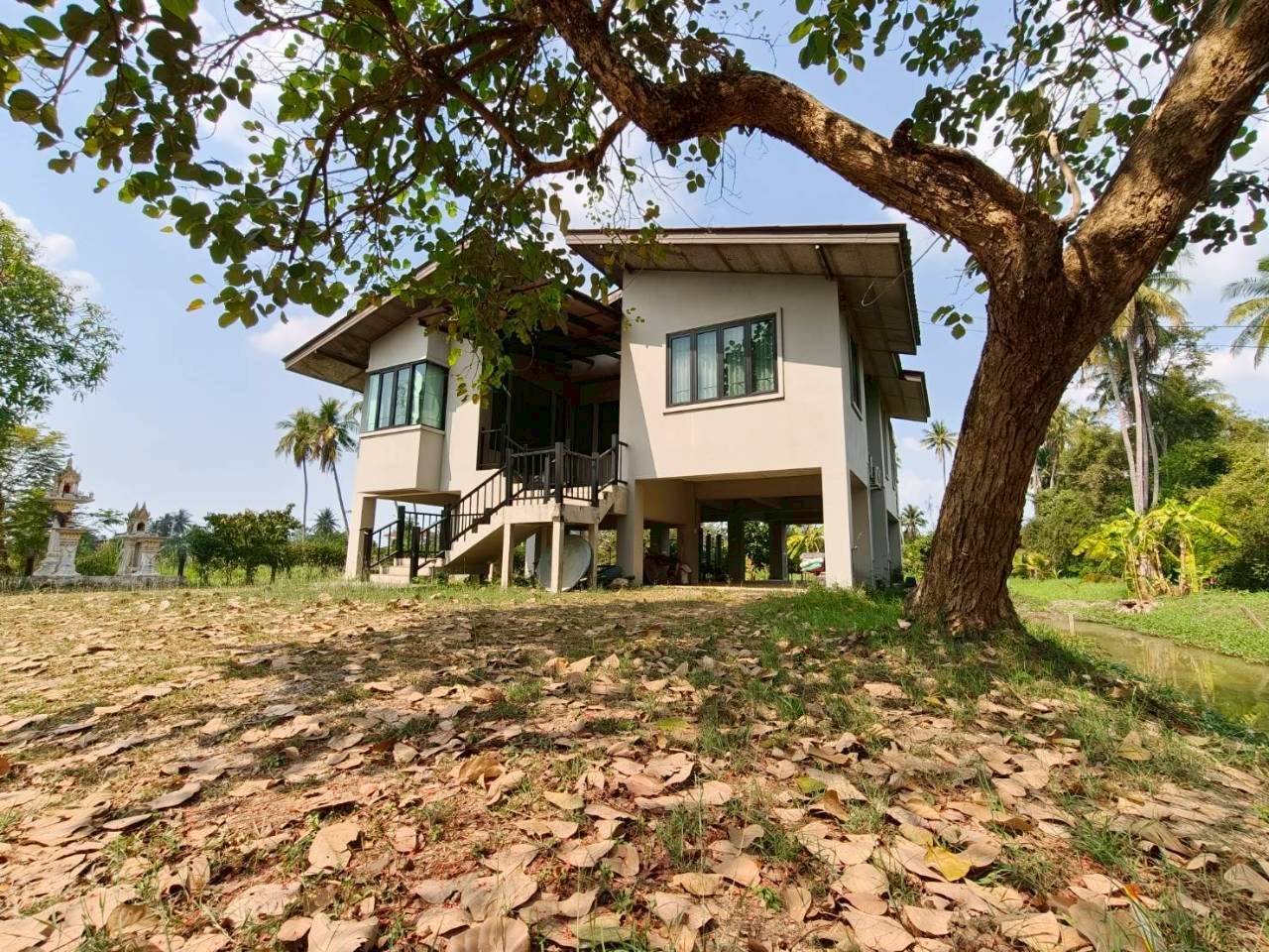 ขายที่ดินพร้อมสิ่งปลูกสร้าง ทำเลทอง ใกล้ถนนพุทธมณฑลสาย 7 และถนนบรมราชชนนี อำเภอสามพราน จังหวัดนครปฐม