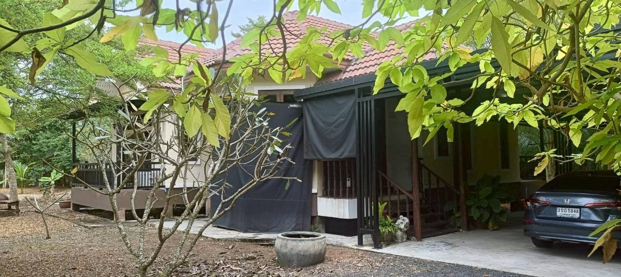ขายบ้านเดี่ยวพร้อมที่ดิน 3 ไร่ 73 ตรว. ทำเลดี ใกล้ตลาดน้ำอัมพวา