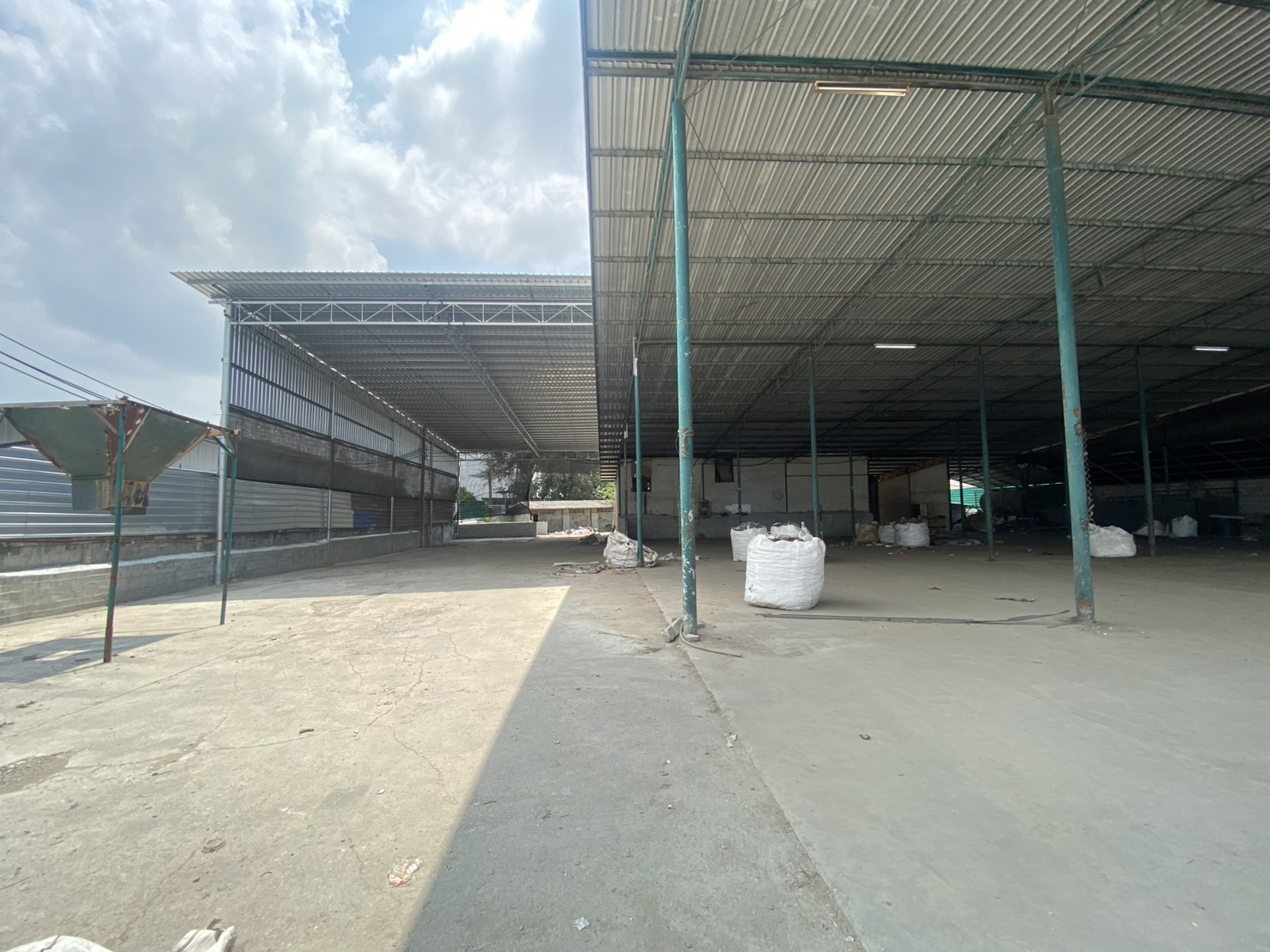 ขาย/ให้เช่าโกดัง ตรงข้ามเครือสหพัฒน์ ใกล้ท่าเรือแหลมฉบัง ทำเลศักยภาพสูง 