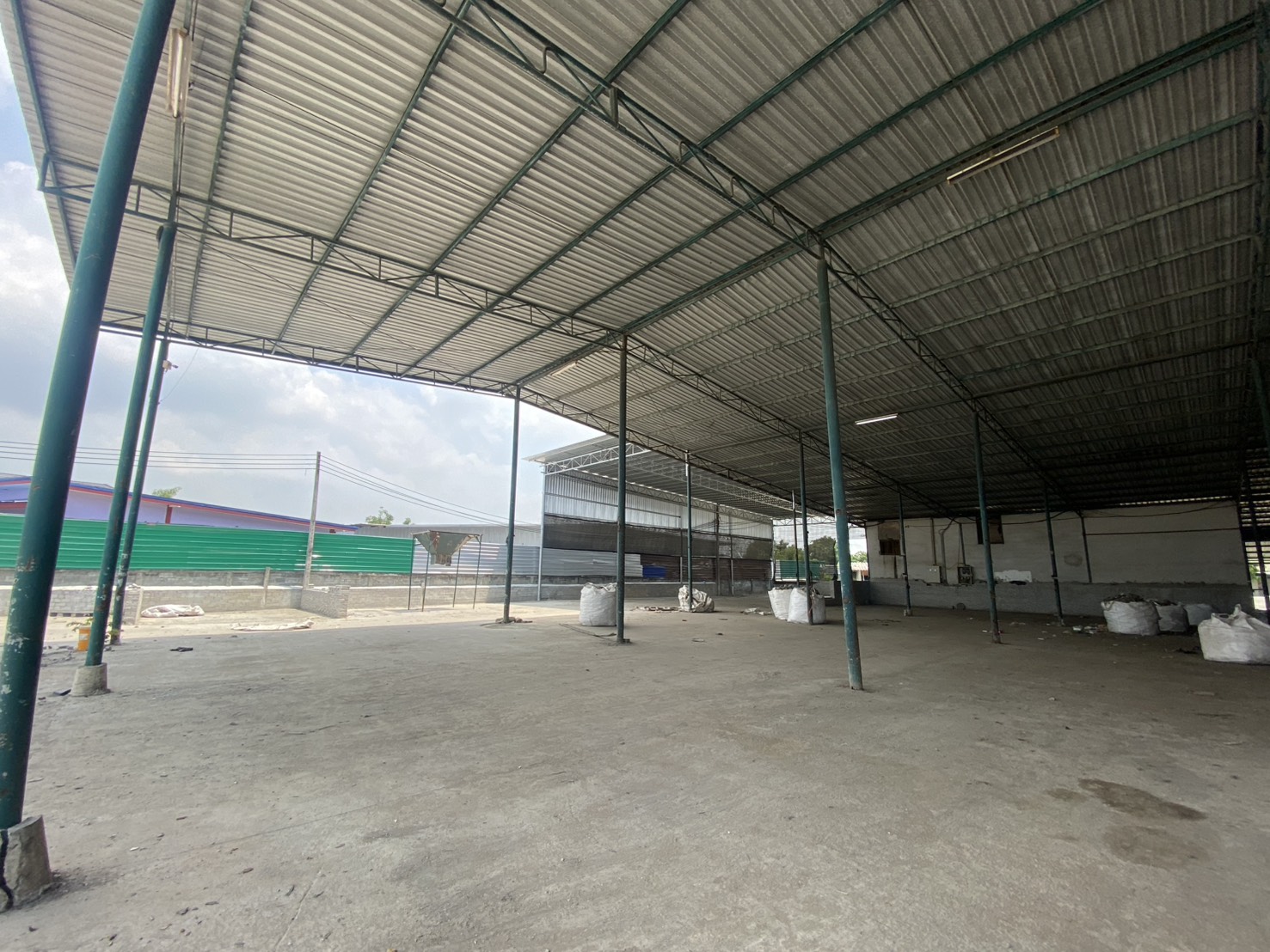 ขาย/ให้เช่าโกดัง ตรงข้ามเครือสหพัฒน์ ใกล้ท่าเรือแหลมฉบัง ทำเลศักยภาพสูง 