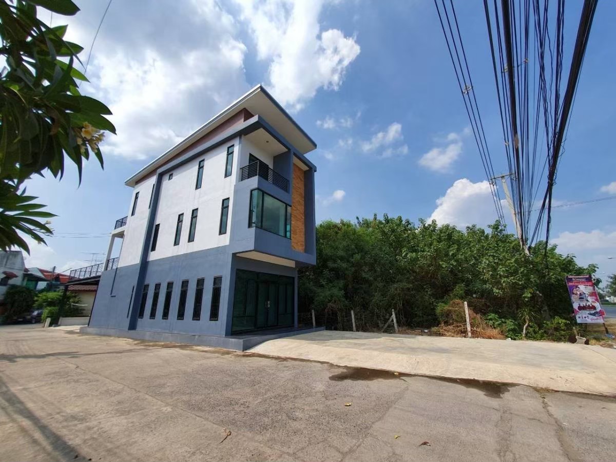 ขายอาคารพาณิชย์ 3 ชั้น ทำเลทอง ติดถนนพหลโยธิน ใจกลางลพบุรี