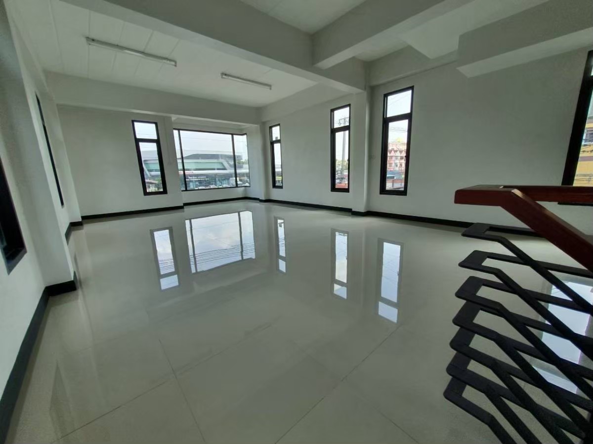 ขายอาคารพาณิชย์ 3 ชั้น ทำเลทอง ติดถนนพหลโยธิน ใจกลางลพบุรี