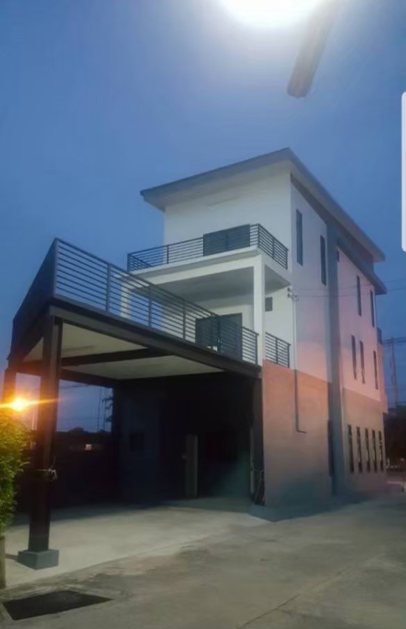 ขายอาคารพาณิชย์ 3 ชั้น ทำเลทอง ติดถนนพหลโยธิน ใจกลางลพบุรี