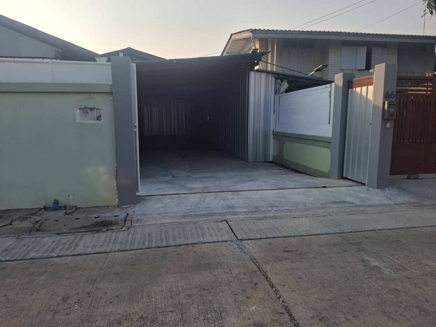 ขายบ้าน 2 หลัง พร้อมโกดัง 1 หลัง (หลังบ้านติดน้ำ) ซอยบางแวก 120 (จรัญ 13) บางแค กรุงเทพมหานคร