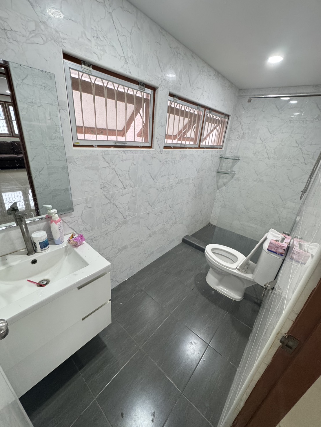 ขายบ้านเดี่ยว 2 ชั้น รีโนเวทใหม่ ซอย Airport Link หัวหมาก ติดคลอง บรรยากาศดี