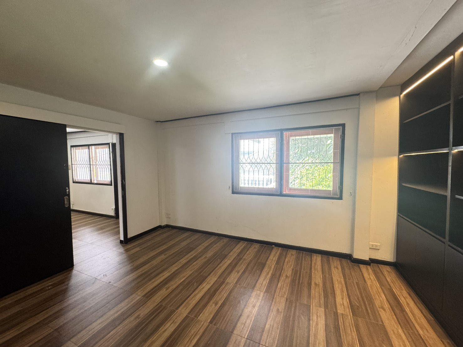 ขายบ้านเดี่ยว 2 ชั้น รีโนเวทใหม่ ซอย Airport Link หัวหมาก ติดคลอง บรรยากาศดี