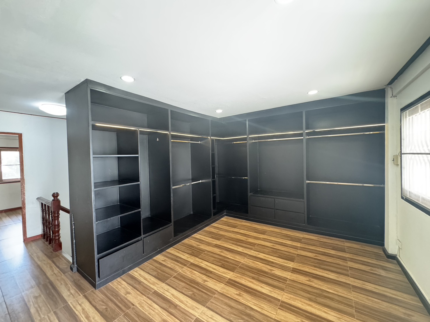 ขายบ้านเดี่ยว 2 ชั้น รีโนเวทใหม่ ซอย Airport Link หัวหมาก ติดคลอง บรรยากาศดี