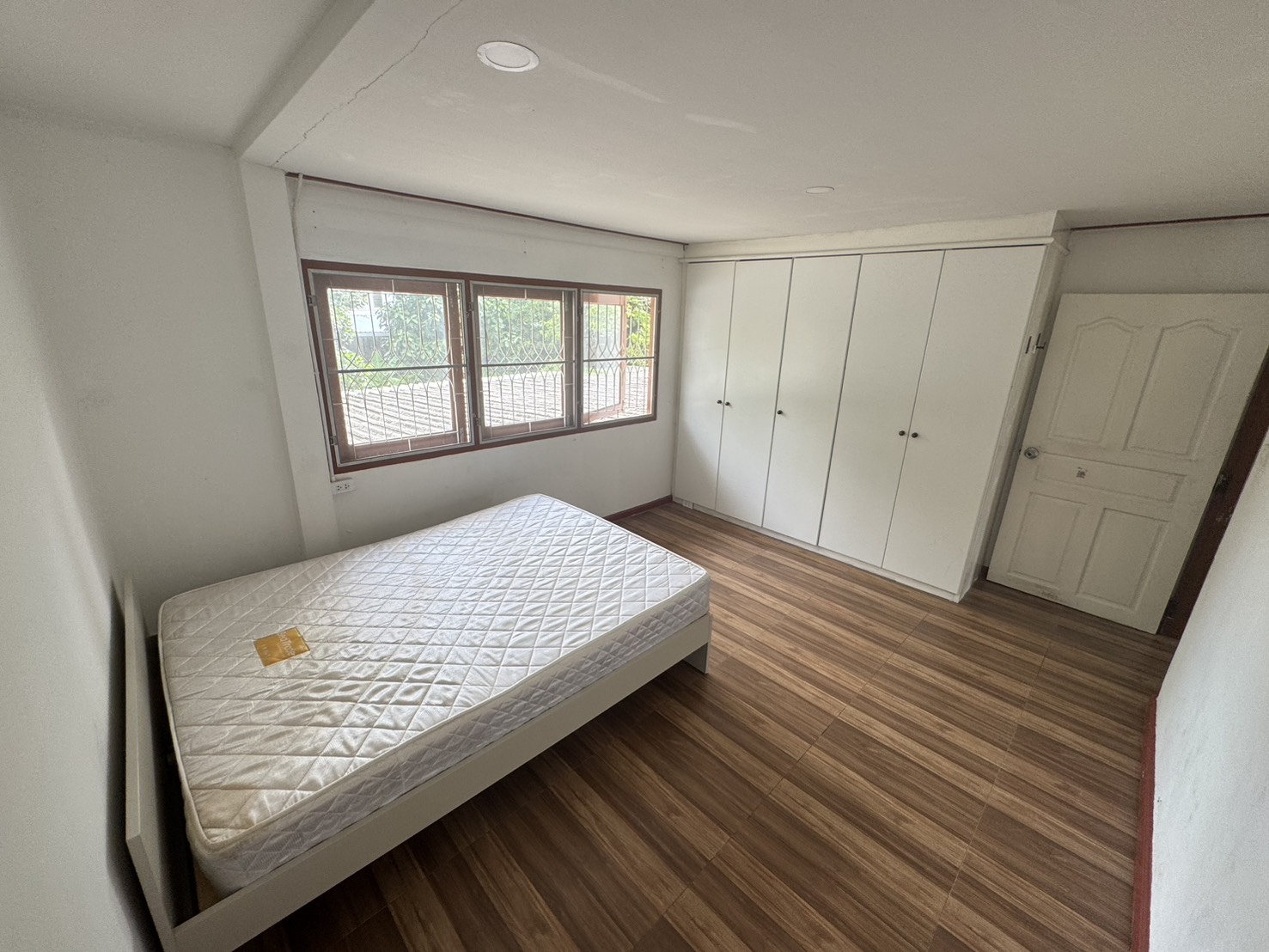 ขายบ้านเดี่ยว 2 ชั้น รีโนเวทใหม่ ซอย Airport Link หัวหมาก ติดคลอง บรรยากาศดี