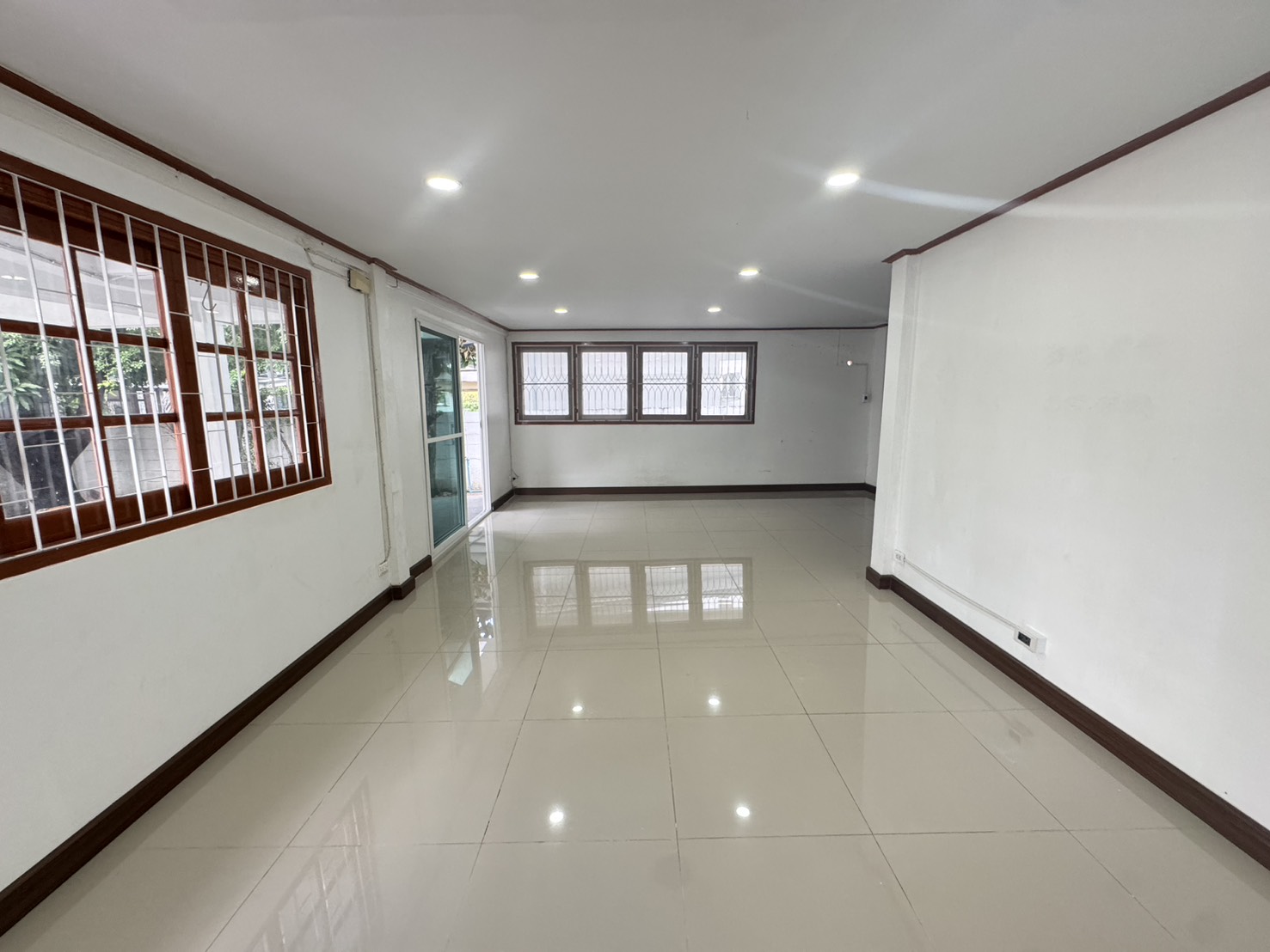 ขายบ้านเดี่ยว 2 ชั้น รีโนเวทใหม่ ซอย Airport Link หัวหมาก ติดคลอง บรรยากาศดี