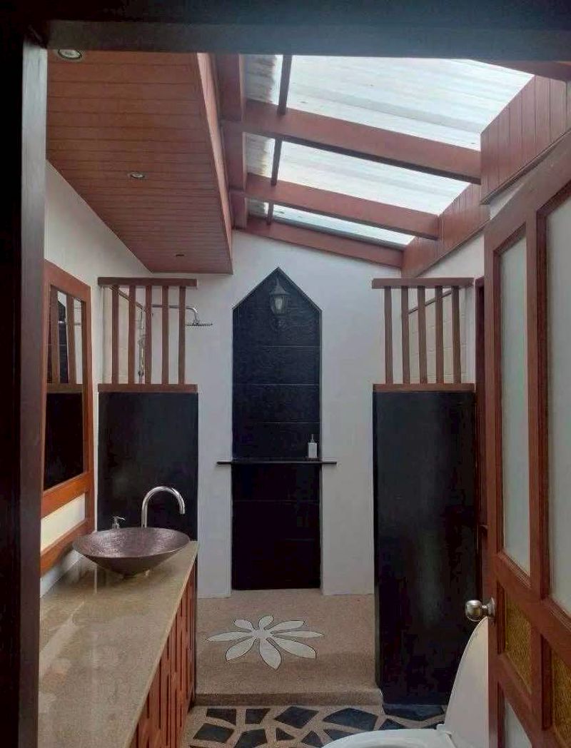 ขายด่วนบ้านดาราวดี พูลวิลล่า พัทยาใกล้หาดนาจอมเทียน ใกล้ทะเล 50 เมตร บรรกาศร่มรื่นย์