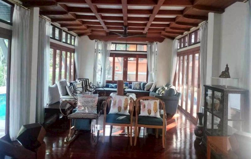 ขายด่วนบ้านดาราวดี พูลวิลล่า พัทยาใกล้หาดนาจอมเทียน ใกล้ทะเล 50 เมตร บรรกาศร่มรื่นย์