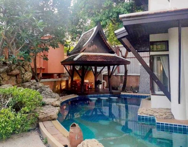 ขายด่วนบ้านดาราวดี พูลวิลล่า พัทยาใกล้หาดนาจอมเทียน ใกล้ทะเล 50 เมตร บรรกาศร่มรื่นย์