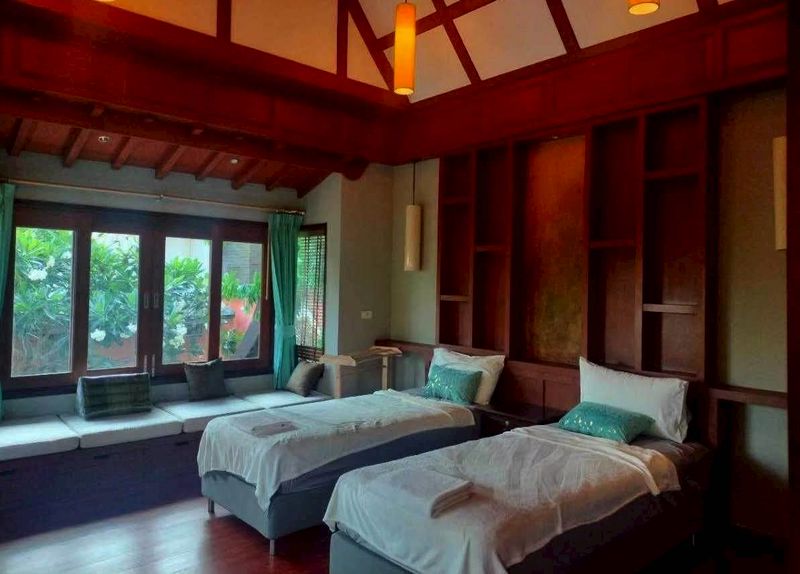 ขายด่วนบ้านดาราวดี พูลวิลล่า พัทยาใกล้หาดนาจอมเทียน ใกล้ทะเล 50 เมตร บรรกาศร่มรื่นย์