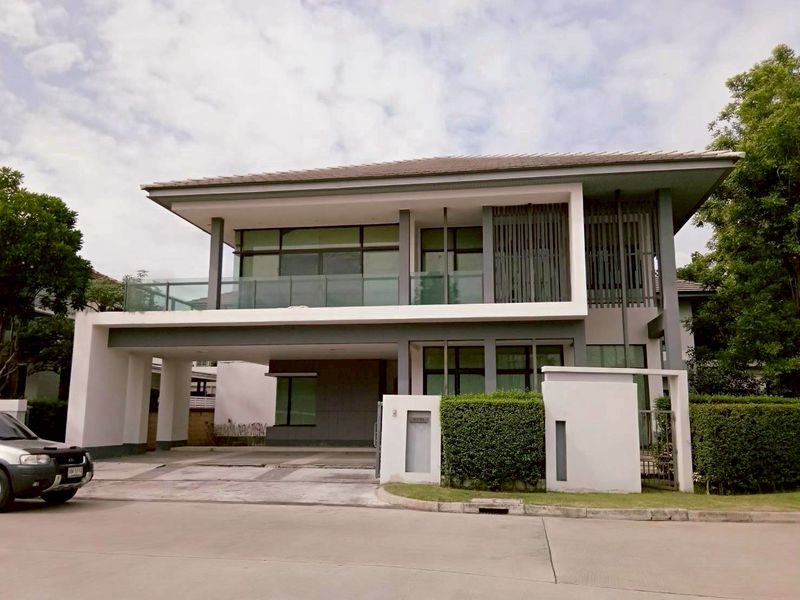 ขายบ้านเศรษฐสิริกรุงเทพกรีฑาแปลงหัวมุม  หันทิศเหนือ บ้านใหม่ยังไม่เคยเข้าอยู่ ราคาดีทำเลดีมากติดต่อผึ้งรติ0619419639 