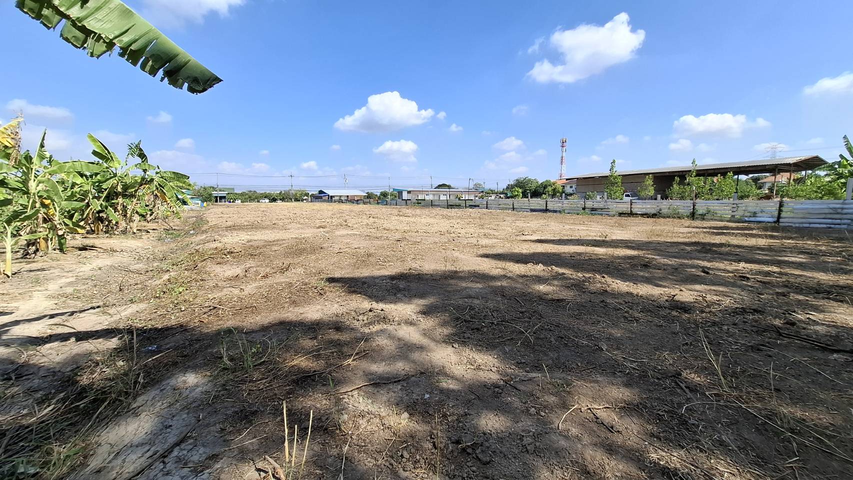 ขายที่ดินเปล่า ถมแล้ว ทำเลดี ใกล้โรงเรียนสารสาสน์ อำเภอบางบัวทอง จังหวัดนนทบุรี