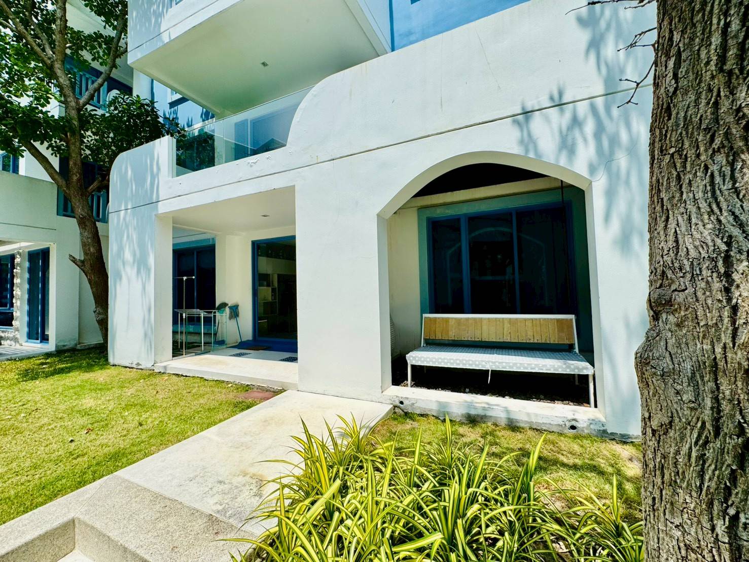 ขายคอนโดหรูติดสระ ก้าวเดียวลงน้ำได้เลย! โครงการ The Crest Santora Hua Hin