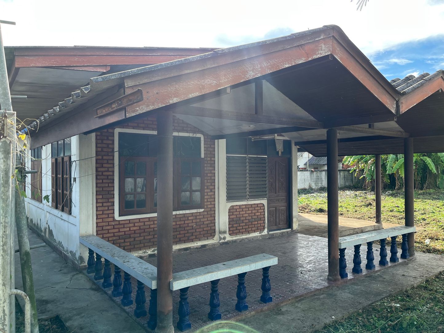 ขายที่ดินพร้อมบ้าน 2 หลัง ใกล้เมืองเชียงใหม่ (สันป่าตอง)