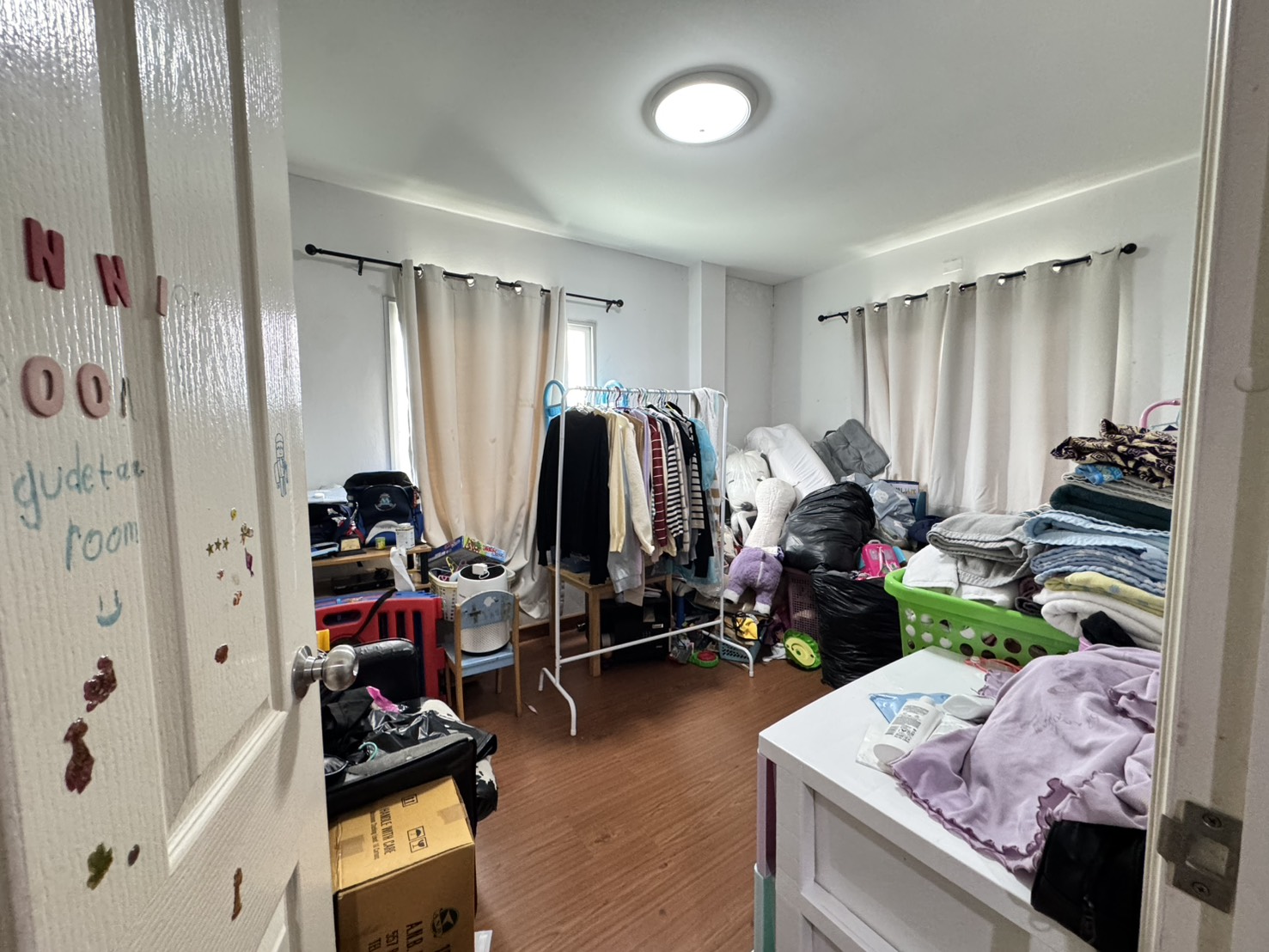 ขายทาวน์โฮม 2 ชั้น หมู่บ้านไอดีไซน์ ทำเลดี ใกล้ซาฟารีเวิลล์ เขตคลองสามวา กรุงเทพมหานคร