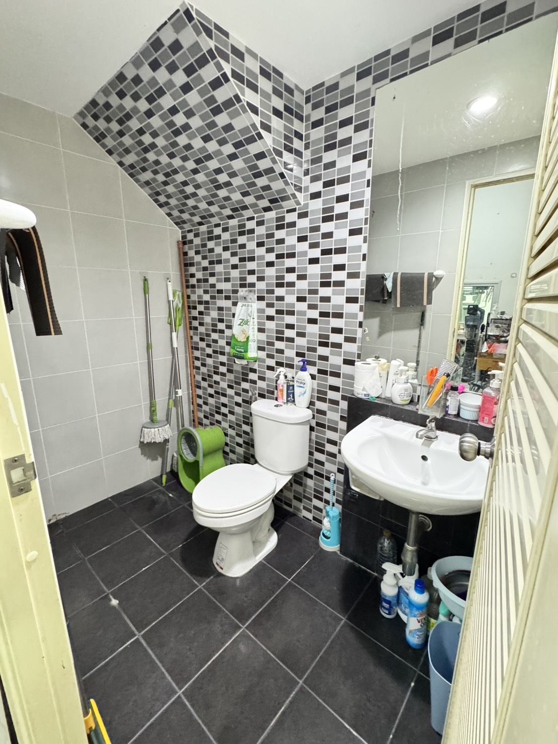 ขายทาวน์โฮม 2 ชั้น หมู่บ้านไอดีไซน์ ทำเลดี ใกล้ซาฟารีเวิลล์ เขตคลองสามวา กรุงเทพมหานคร