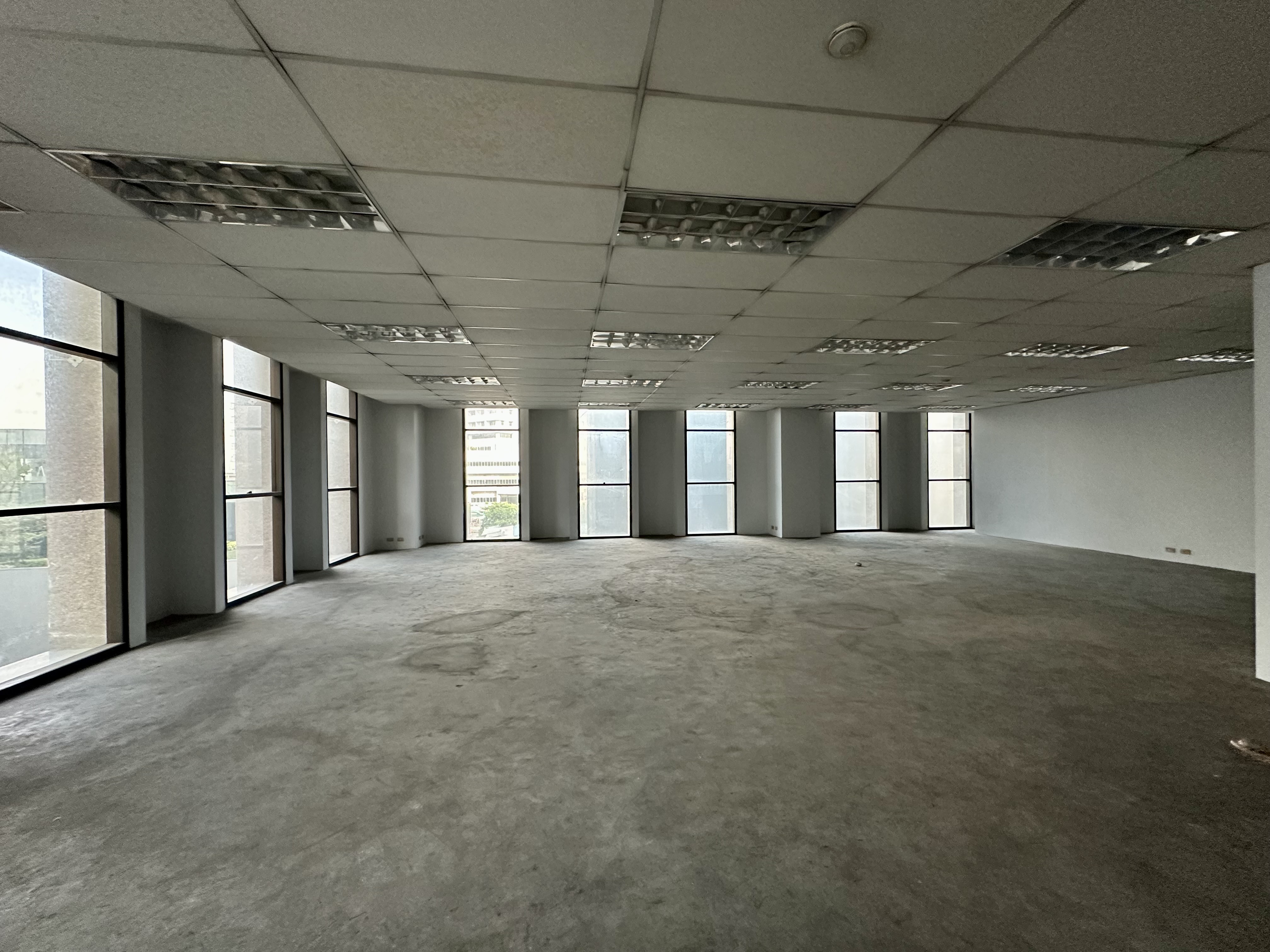 ขาย/ให้เช่า Home Office สภาพดีเยี่ยม เหมือนใหม่ ทำเลศักยภาพ บางนา-ตราด กม.4 (ซอย 56) ใกล้เซ็นทรัลบางนา 