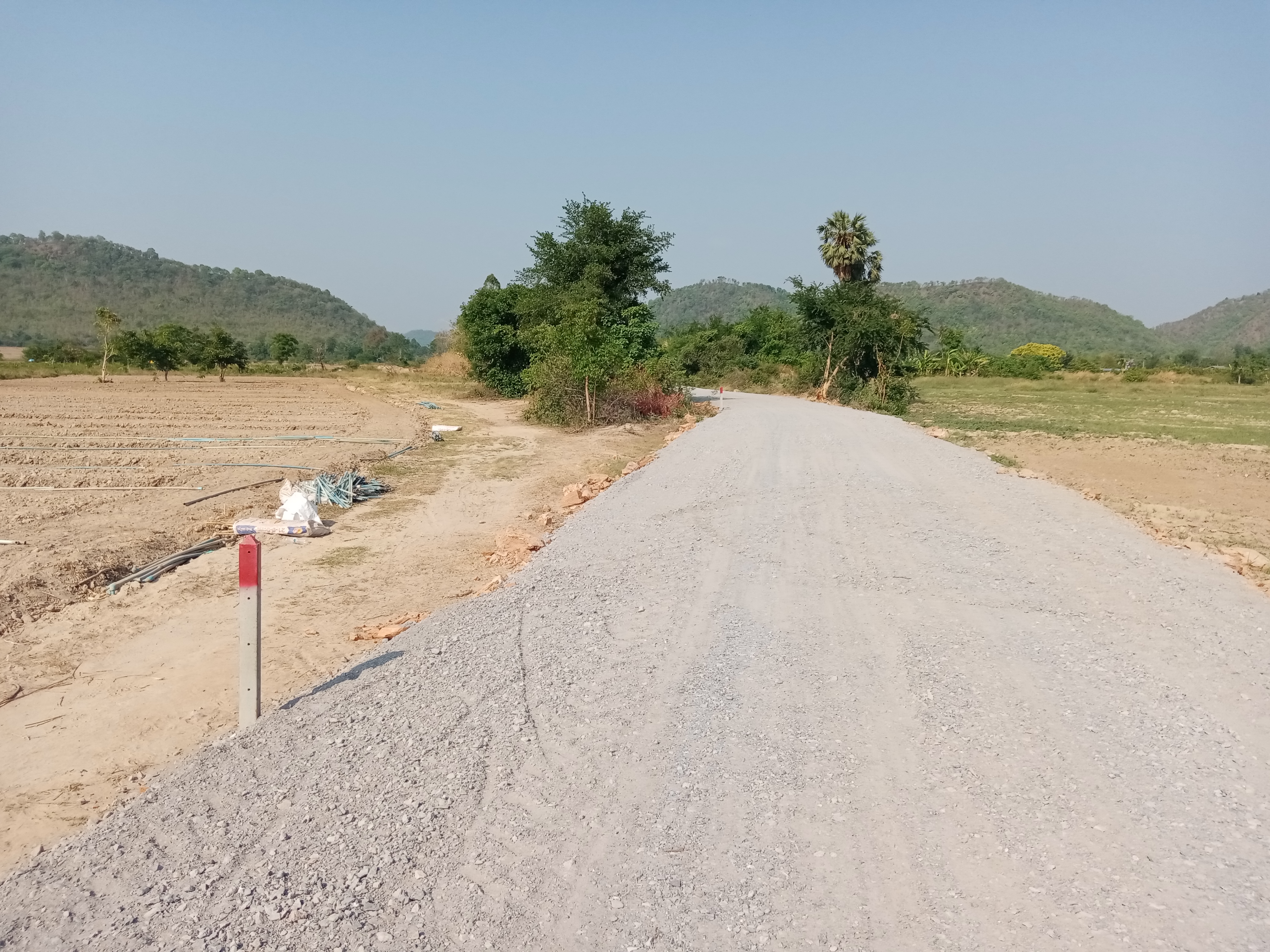 ร้อนนี้…หนีเมือง มามี “บ้านสวนในฝัน” กันไหม ที่ดินเชิงเขาสวยๆ บรรยากาศสงบ ที่ท่าม่วง กาญจนบุรี