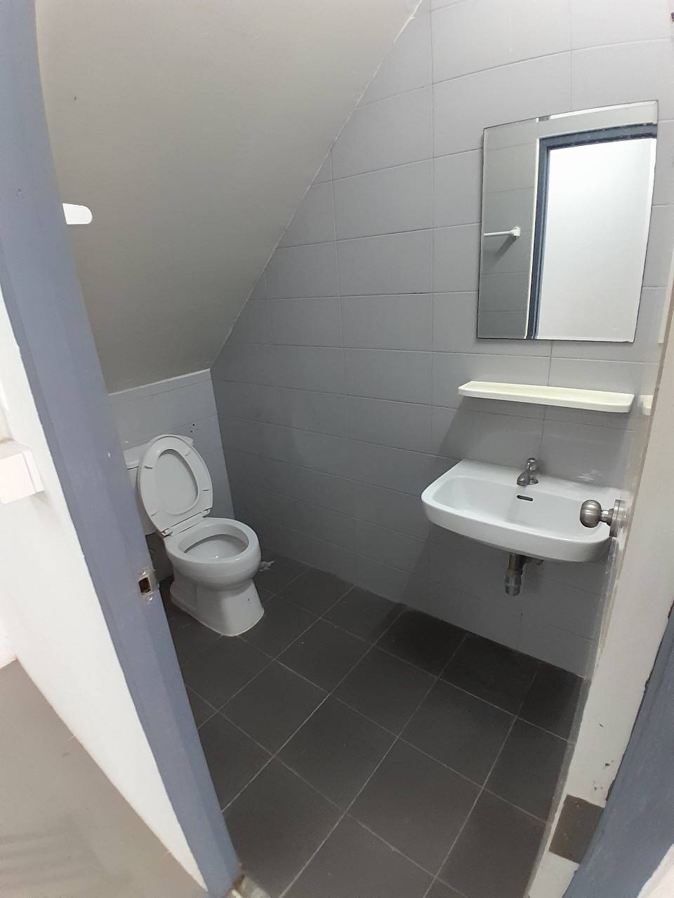 ขายอาคารพาณิชย์ 4 ชั้น พร้อมผู้เช่า ทำเลสวนผัก 32 ใกล้สะพานกรุงนนท์