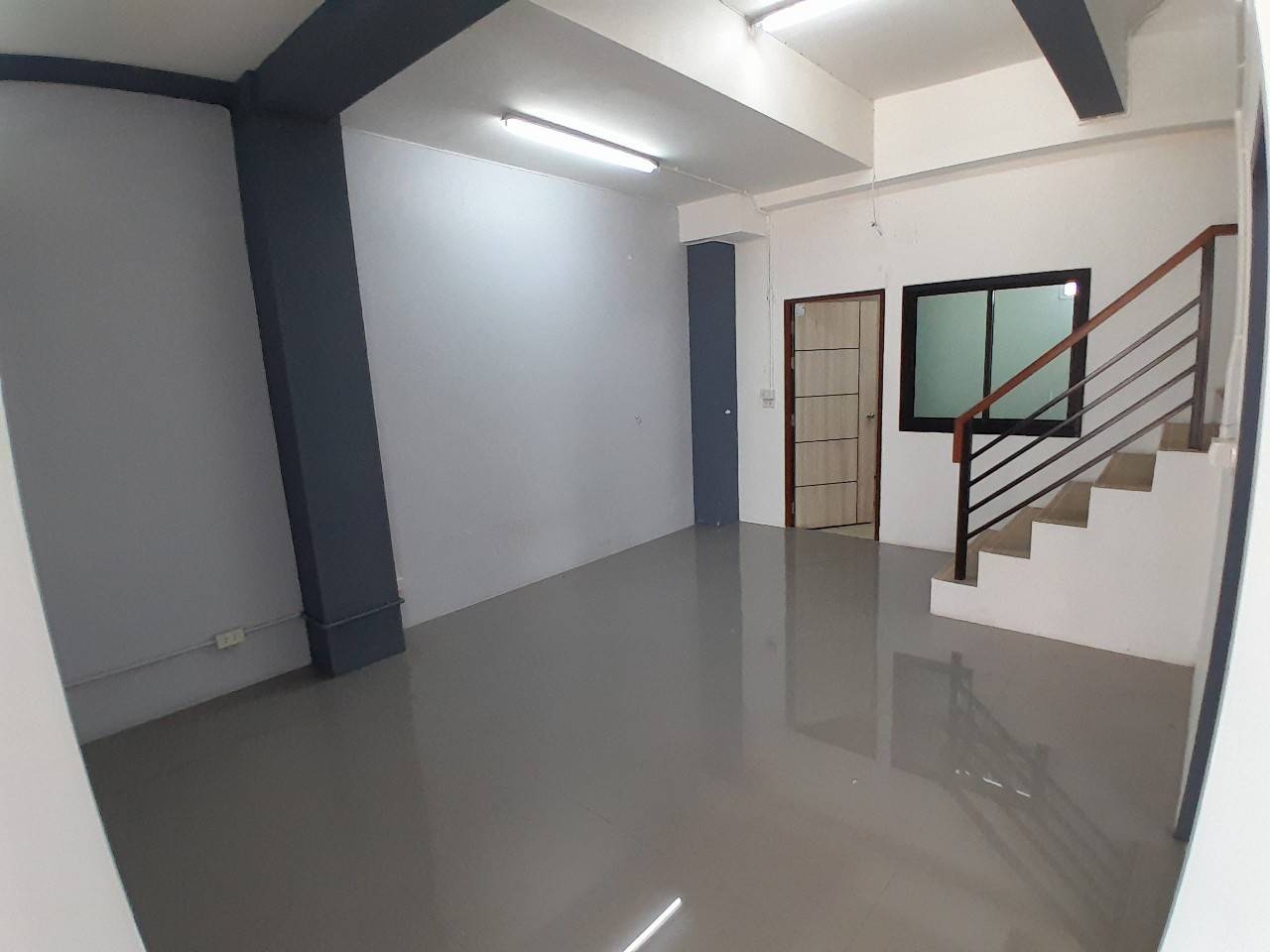 ขายอาคารพาณิชย์ 4 ชั้น พร้อมผู้เช่า ทำเลสวนผัก 32 ใกล้สะพานกรุงนนท์