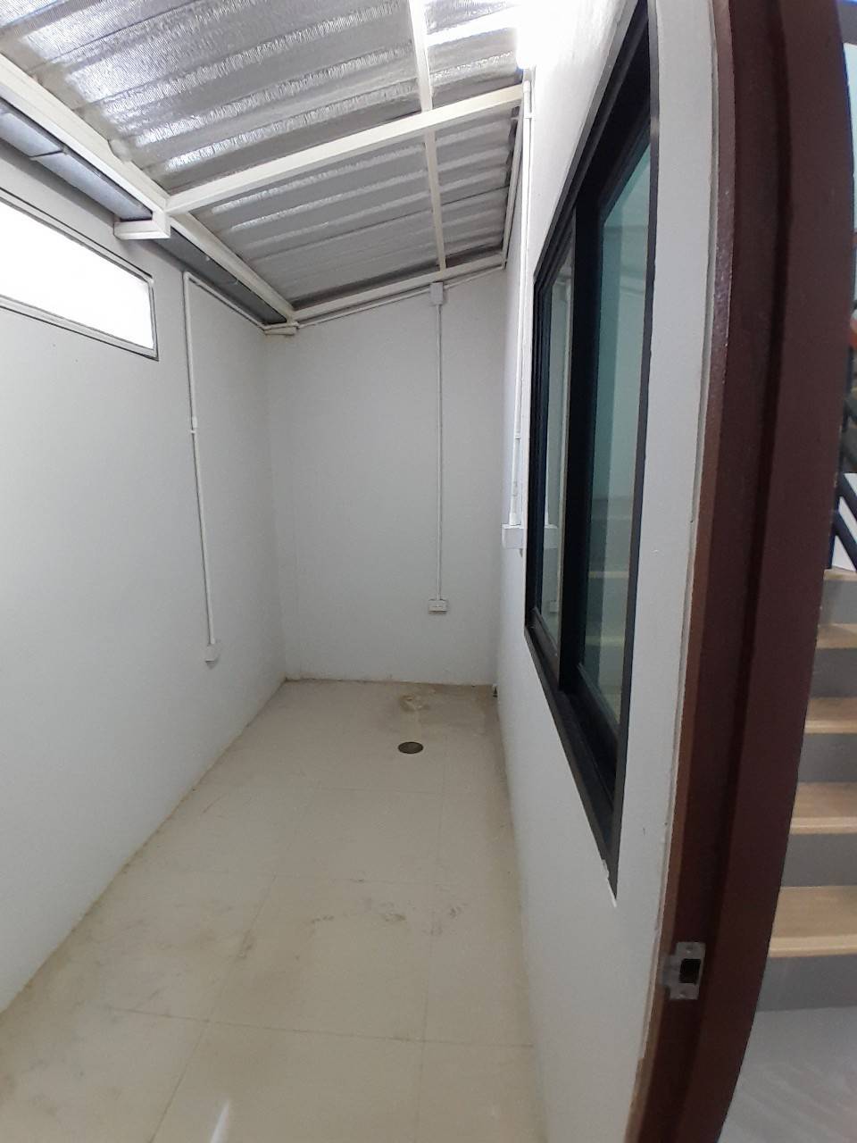 ขายอาคารพาณิชย์ 4 ชั้น พร้อมผู้เช่า ทำเลสวนผัก 32 ใกล้สะพานกรุงนนท์