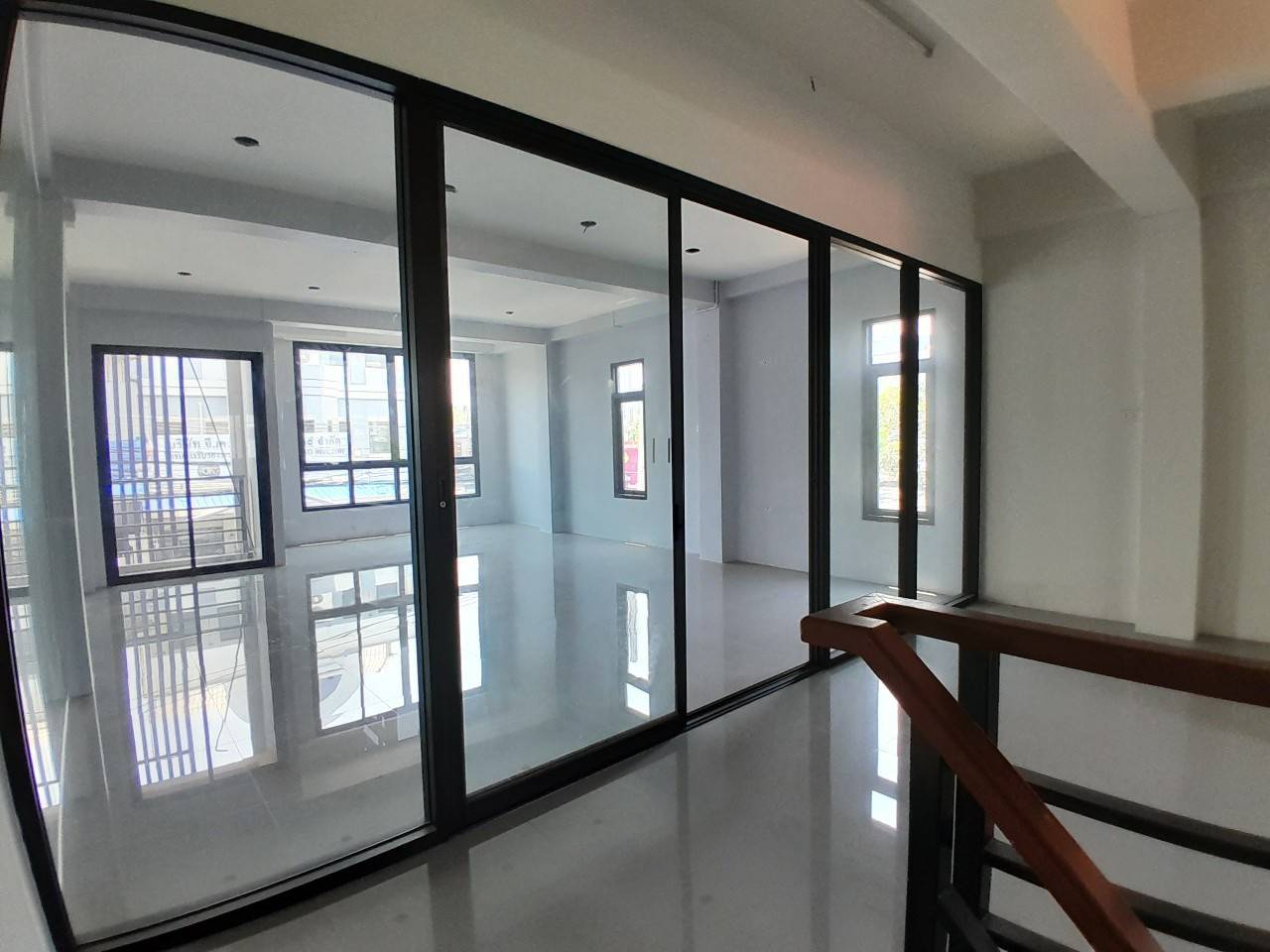 ขายอาคารพาณิชย์ 4 ชั้น พร้อมผู้เช่า ทำเลสวนผัก 32 ใกล้สะพานกรุงนนท์