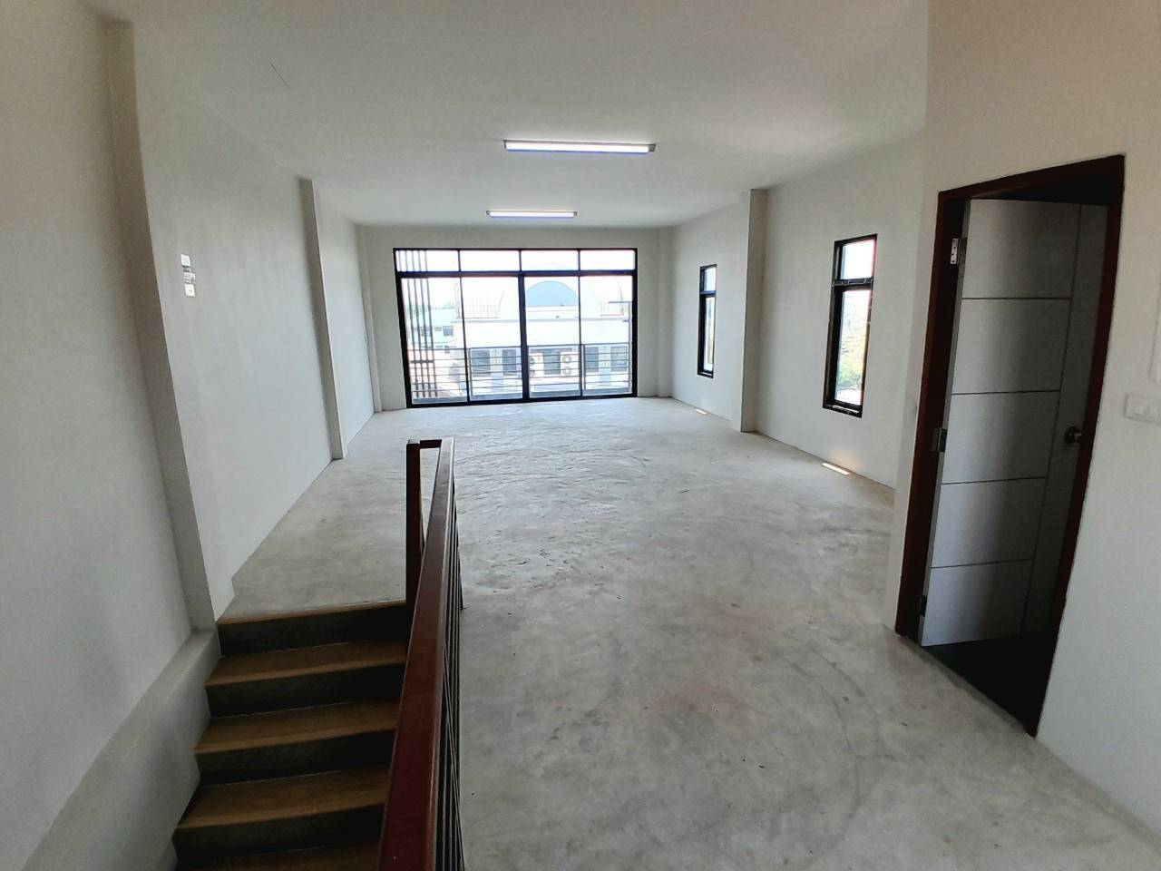 ขายอาคารพาณิชย์ 4 ชั้น พร้อมผู้เช่า ทำเลสวนผัก 32 ใกล้สะพานกรุงนนท์