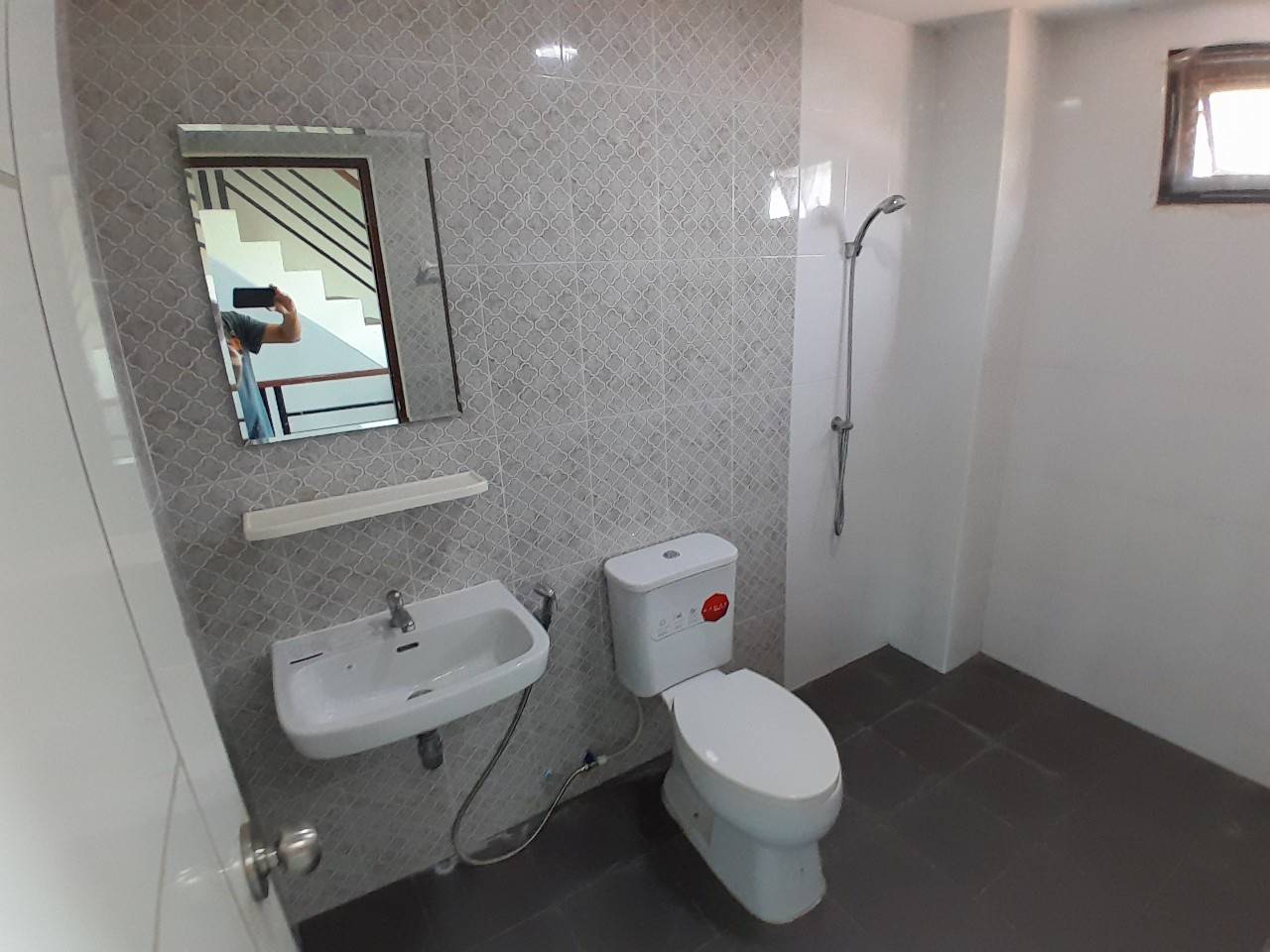 ขายอาคารพาณิชย์ 4 ชั้น พร้อมผู้เช่า ทำเลสวนผัก 32 ใกล้สะพานกรุงนนท์