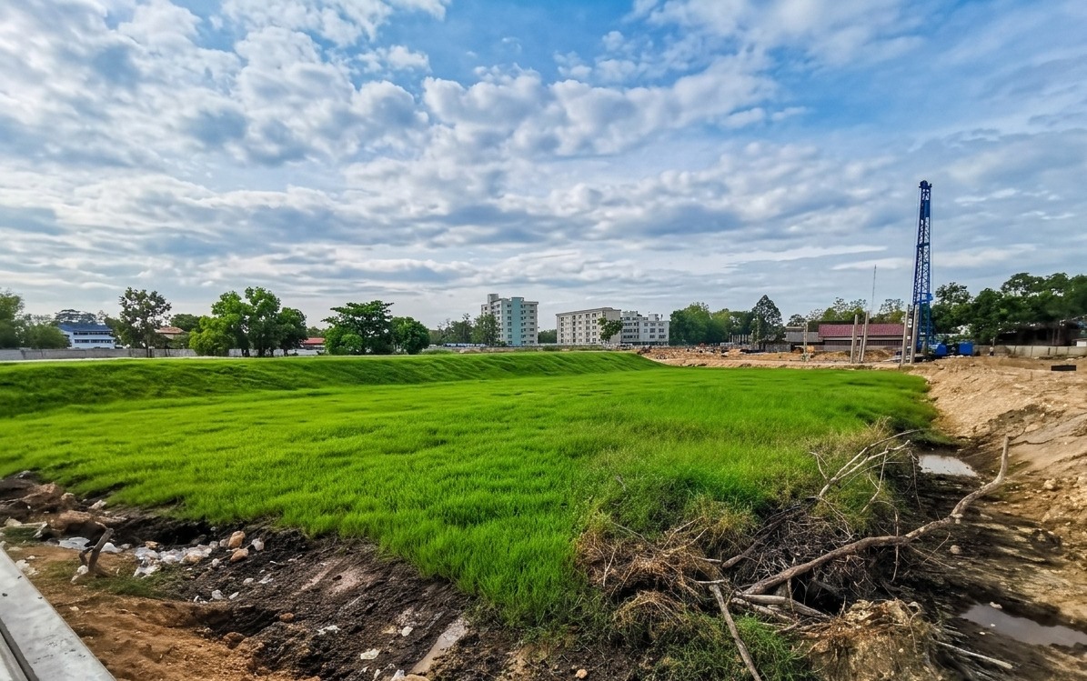 โอกาสทอง! ขายที่ดินผืนงามใจกลางเมืองจันทบุรี (ผังเมืองสีส้ม) ทำเลศักยภาพ จะสร้างบ้านพักอาศัย อพาร์ตเมนต์ หรือเก็งกำไรก็คุ้มค่า!