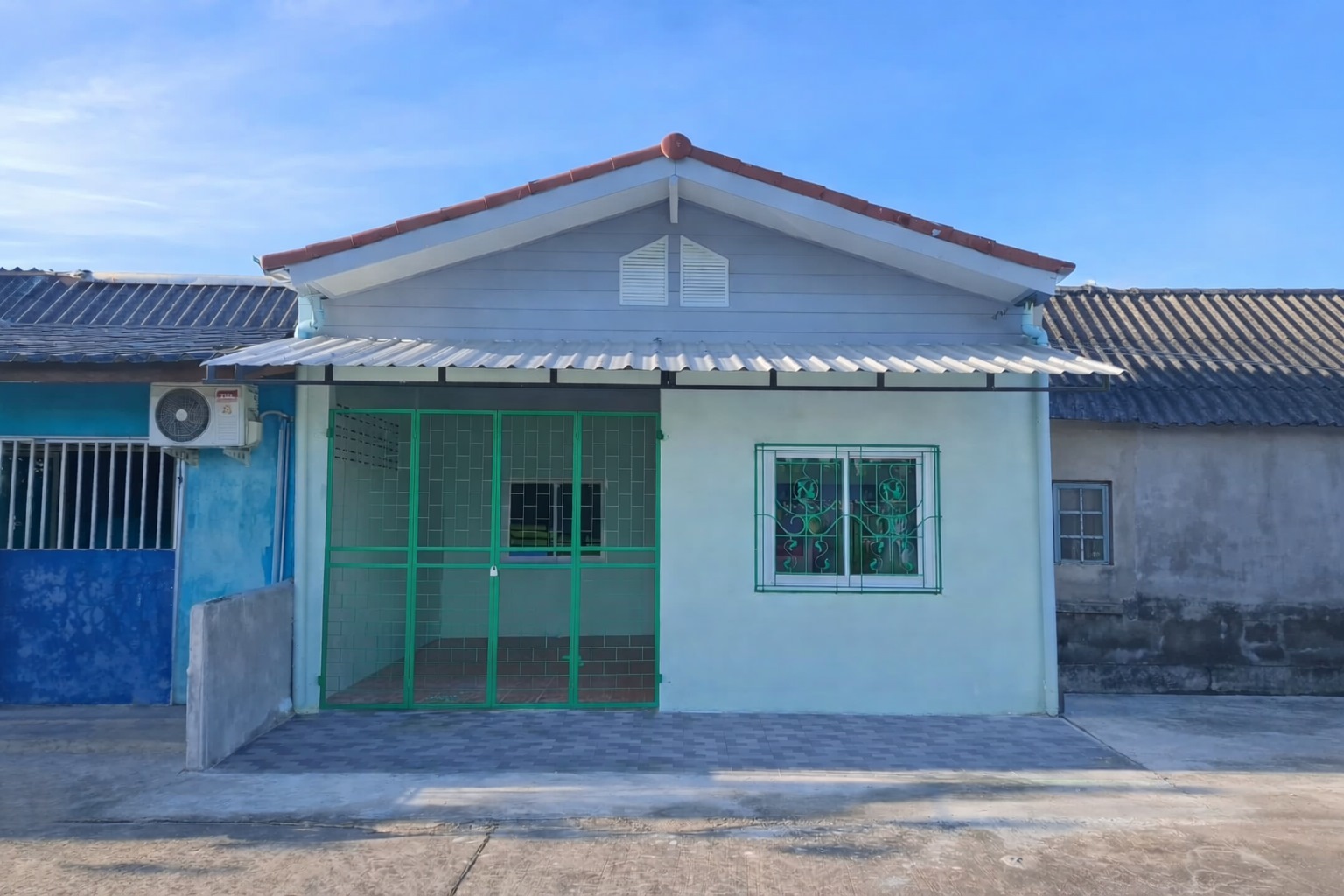 ขายทาวน์เฮ้าส์ชั้นเดียว หมู่บ้านอิสระ เกาะขวางจันทบุรี บ้านต่อเติมเต็มพื้นที่ รีโนเวทแล้ว พร้อมอยู่  