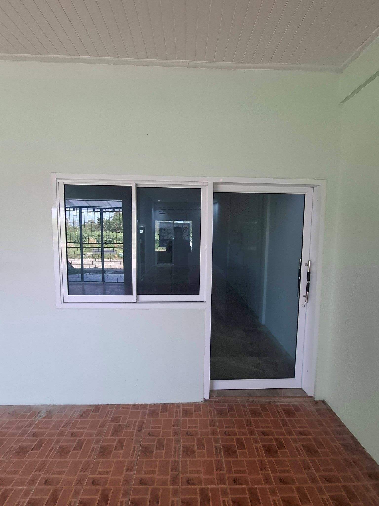 ขายทาวน์เฮ้าส์ชั้นเดียว หมู่บ้านอิสระ เกาะขวางจันทบุรี บ้านต่อเติมเต็มพื้นที่ รีโนเวทแล้ว พร้อมอยู่  