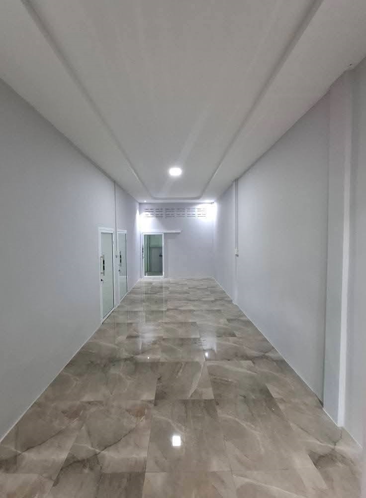 ขายทาวน์เฮ้าส์ชั้นเดียว หมู่บ้านอิสระ เกาะขวางจันทบุรี บ้านต่อเติมเต็มพื้นที่ รีโนเวทแล้ว พร้อมอยู่  