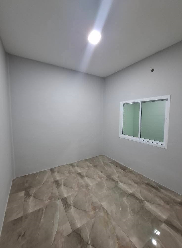 ขายทาวน์เฮ้าส์ชั้นเดียว หมู่บ้านอิสระ เกาะขวางจันทบุรี บ้านต่อเติมเต็มพื้นที่ รีโนเวทแล้ว พร้อมอยู่  