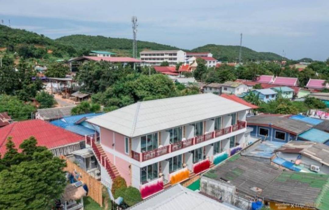 ขายรีสอร์ทเกาะล้าน ทำเลดี ติดถนน ใกล้ตลาดเกาะล้าน เดินทางสะดวก พร้อมดำเนินธุรกิจ