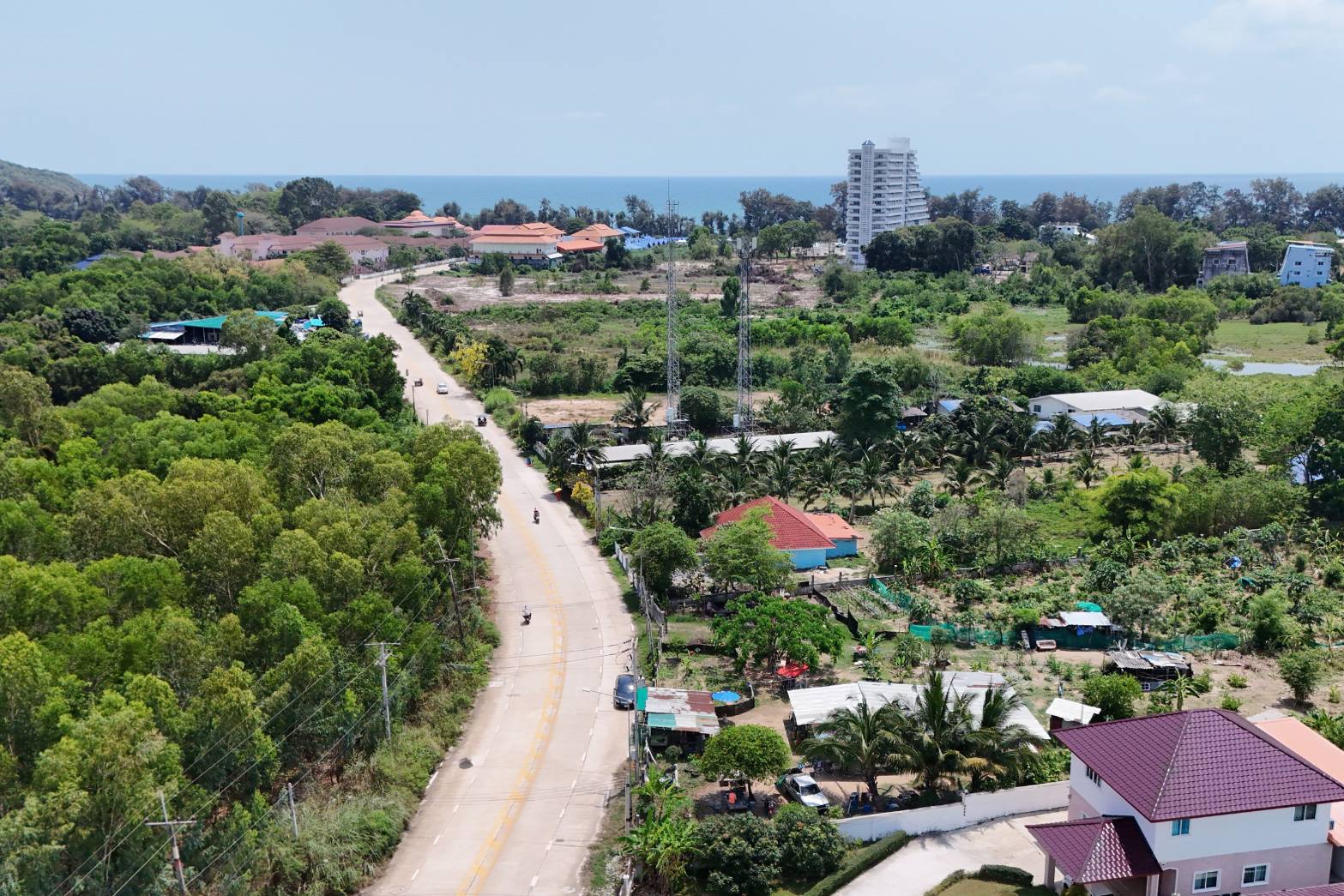 ขายที่ดิน เนื้อที่ 4 ไร่ ในทำเลทอง 500 เมตร ถึงหาดทรายเเม่รำพึง (ก้นอ่าว) โฉนดครุฑเเดง นส4จ พร้อมโอน