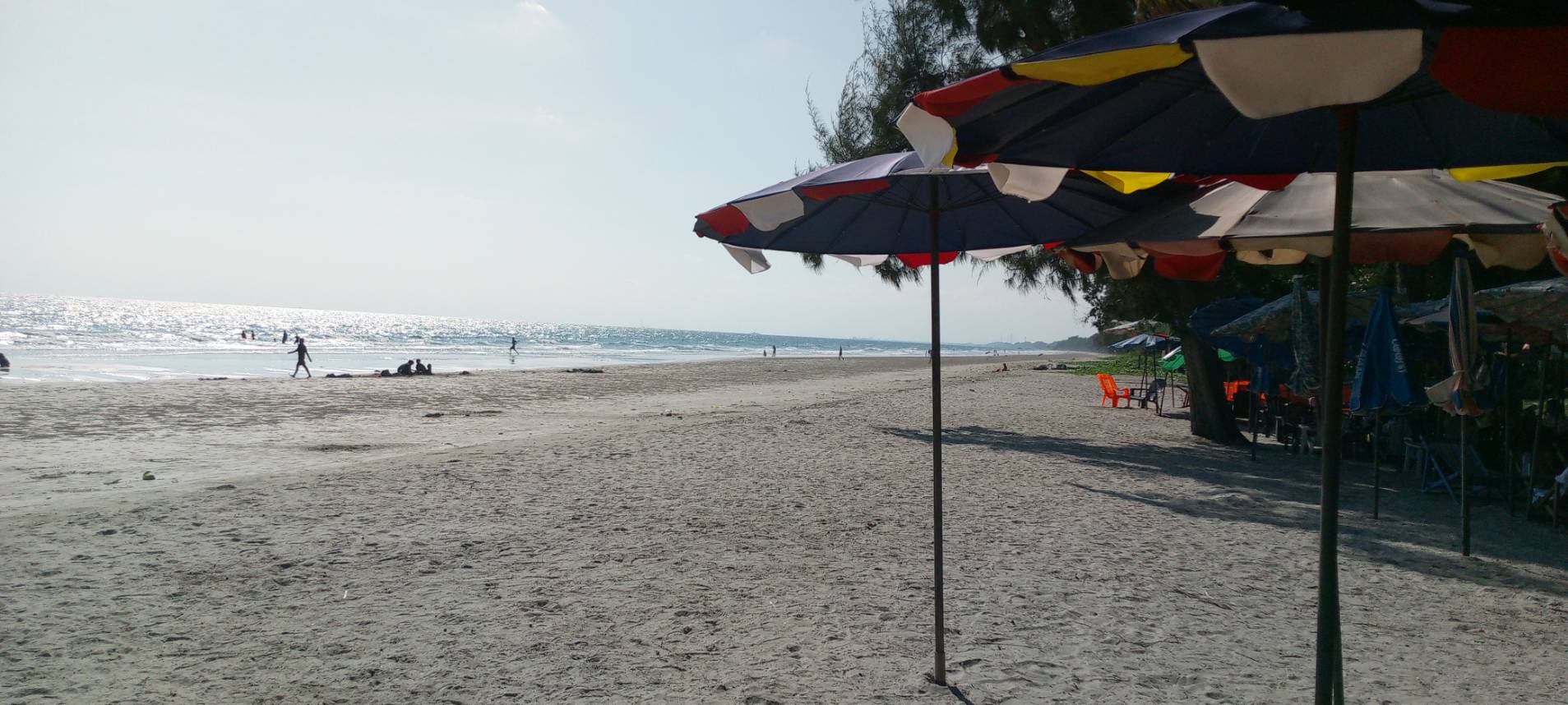 ขายที่ดิน เนื้อที่ 4 ไร่ ในทำเลทอง 500 เมตร ถึงหาดทรายเเม่รำพึง (ก้นอ่าว) โฉนดครุฑเเดง นส4จ พร้อมโอน