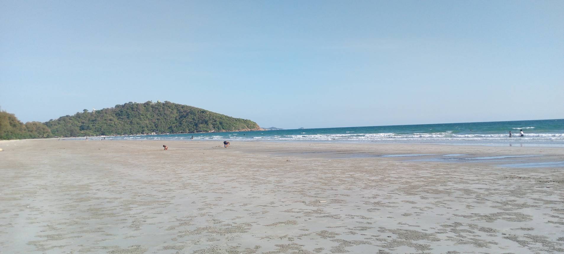ขายที่ดิน เนื้อที่ 4 ไร่ ในทำเลทอง 500 เมตร ถึงหาดทรายเเม่รำพึง (ก้นอ่าว) โฉนดครุฑเเดง นส4จ พร้อมโอน