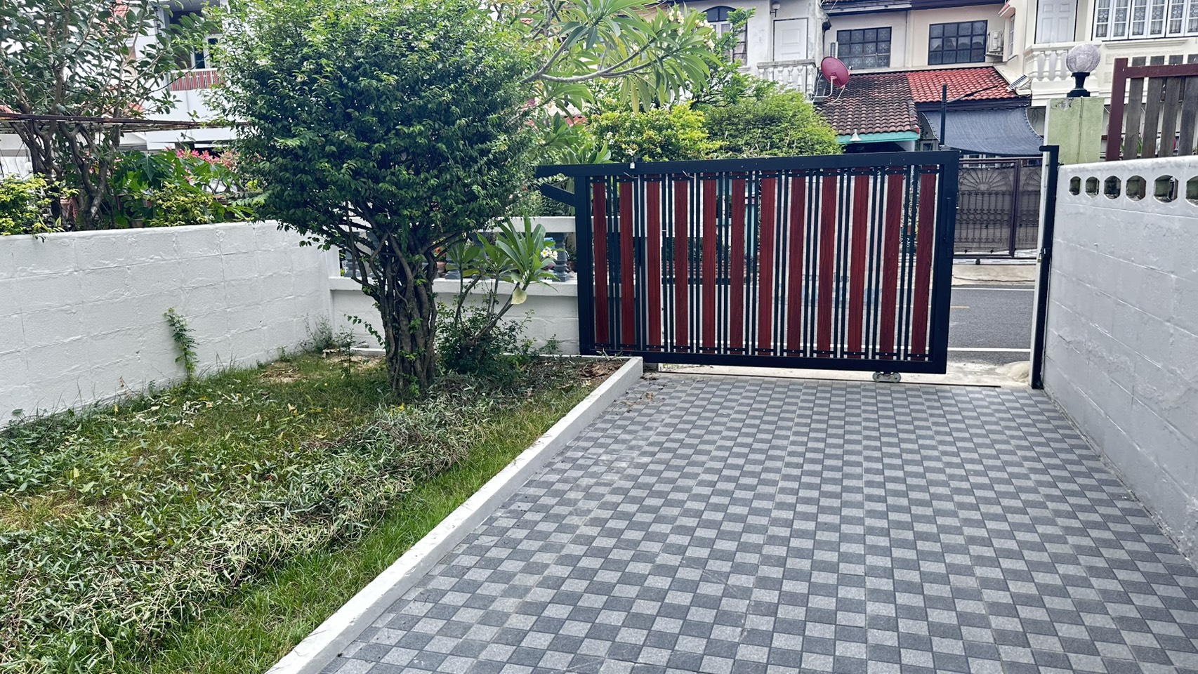 ขายทาวน์เฮาส์ 2 ชั้น หมู่บ้านบัวทอง  จ.นนทบุรี