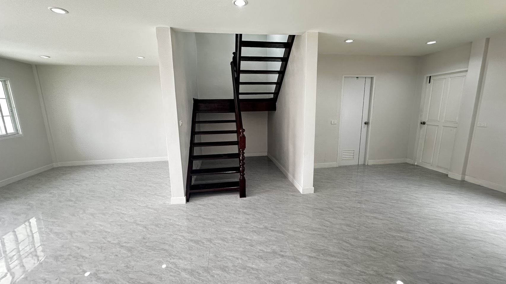 ขายทาวน์เฮาส์ 2 ชั้น หมู่บ้านบัวทอง  จ.นนทบุรี