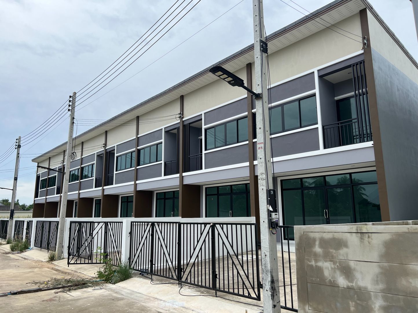 ขายด่วนบ้านใหม่พร้อมอยู่ (โครงการบ้านสวยนครชัยศรี) ทาวน์เฮ้าส์ 2 ชั้น 3 ห้องนอน 2 ห้องน้ำ สวยพร้อมอยู่