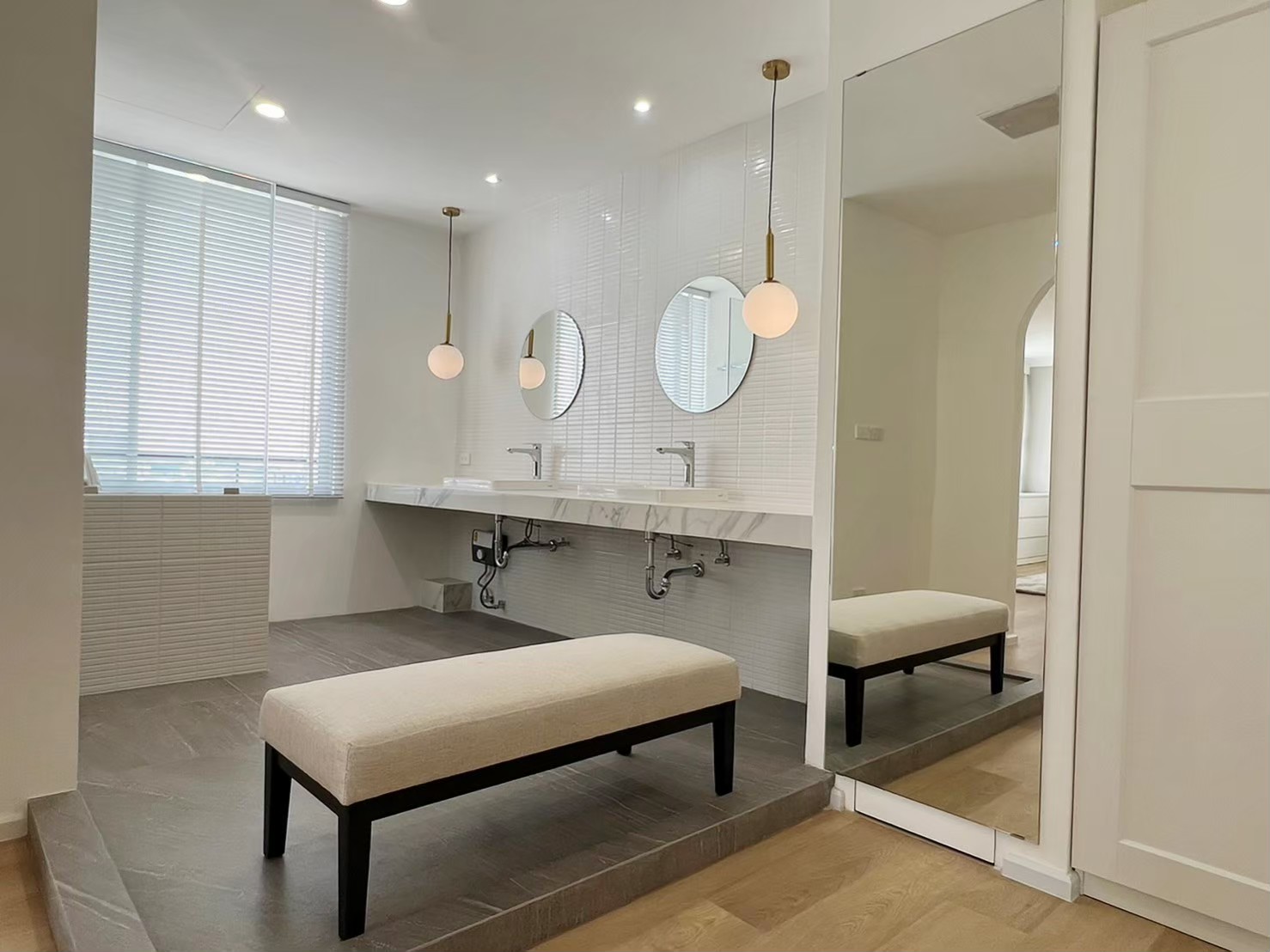 Luxury 3BR Icon I Condo for Rent in Thonglor | 158 sqm | Maid Room | 2 Parking
