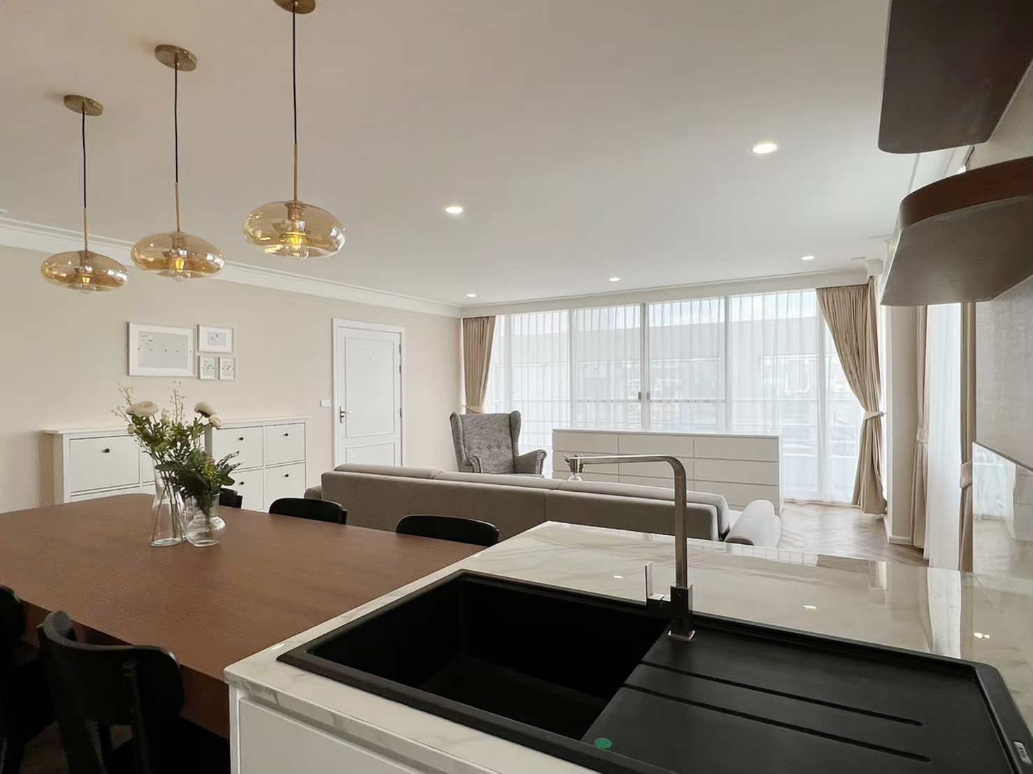 Luxury 3BR Icon I Condo for Rent in Thonglor | 158 sqm | Maid Room | 2 Parking
