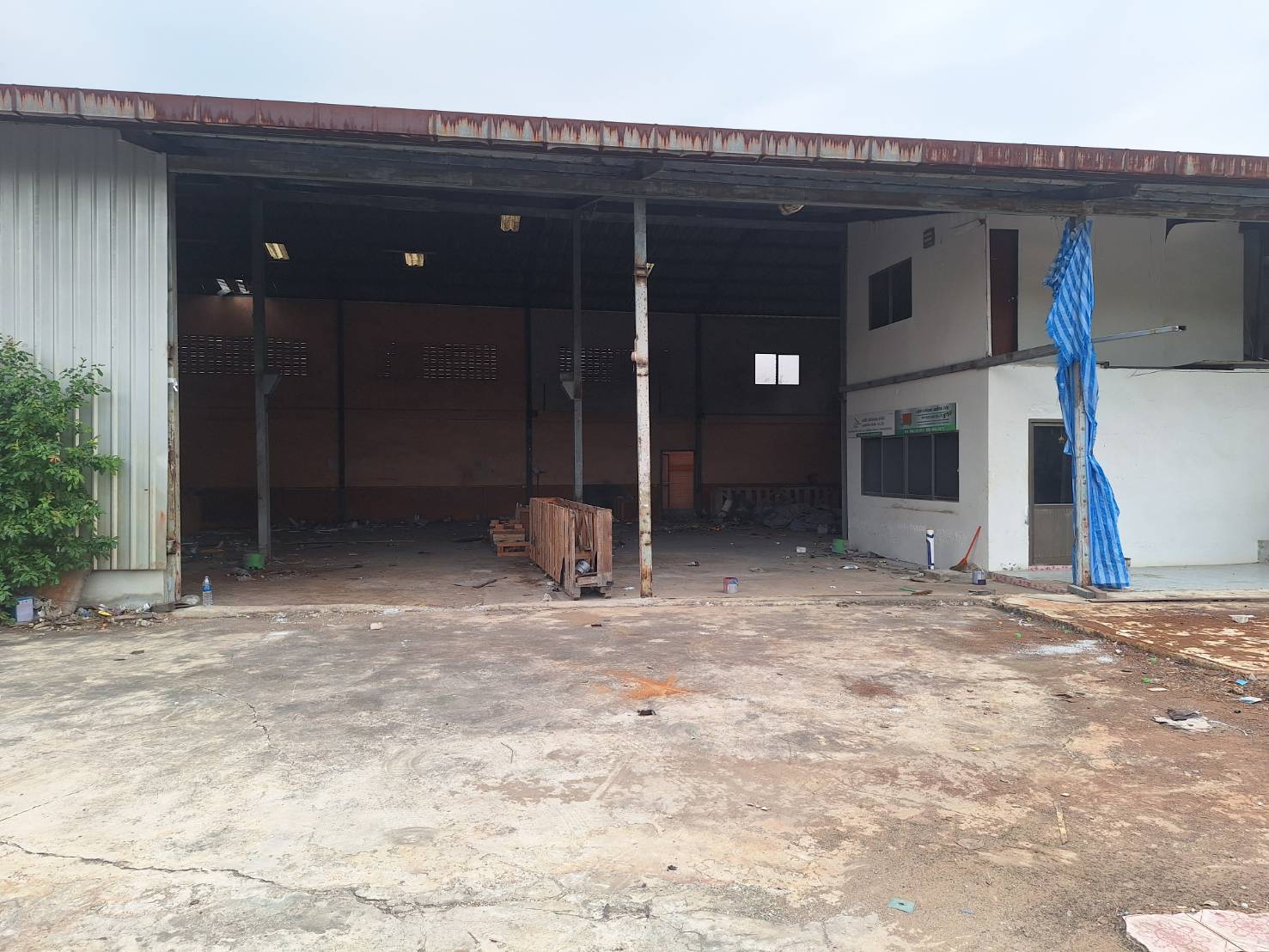 ขายโกดัง / โรงงาน พร้อมใช้งาน ทำเลดี ใกล้ถนนเพชรเกษม