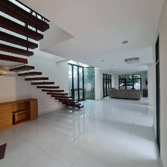ที่สุดของทำเลศักยภาพ  บ้านหรูที่ดินใหญ่ติดกาญจนา ใกล้ราชพฤกษ์ และ Paseo ขายต่ำกว่าราคาประเมิน
