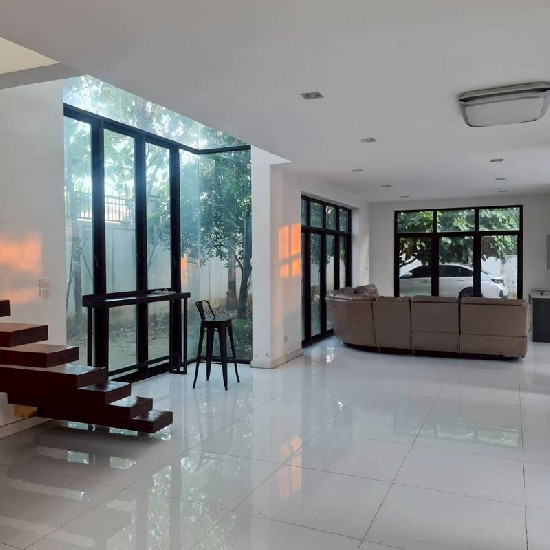 ที่สุดของทำเลศักยภาพ  บ้านหรูที่ดินใหญ่ติดกาญจนา ใกล้ราชพฤกษ์ และ Paseo ขายต่ำกว่าราคาประเมิน