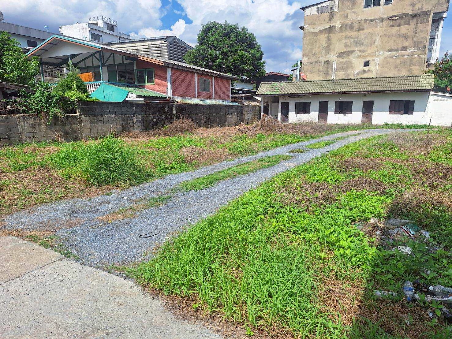 ขายที่ดินพร้อมสิ่งปลูกสร้าง ทำเลดี ตลิ่งชัน กรุงเทพ