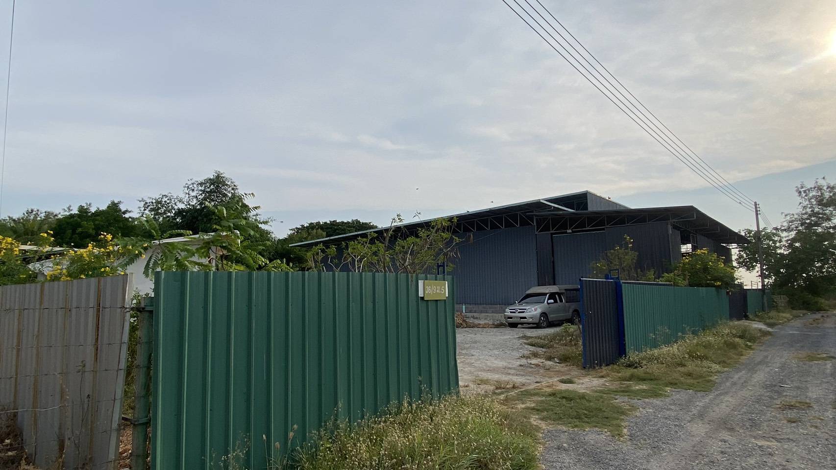 ขายที่ดินพร้อมโกดังและบ้านหลังเล็ก โฉนดครุทเเดงพร้อมโอน